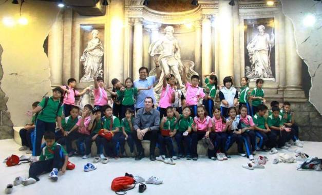 Art in Paradise Varee Chiang Mai School students field trip