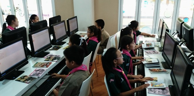 students in the computer lab at Varee school using M-Reader online educational tool